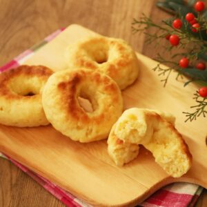 ホクホク食感がおいしい「さつまいもの焼きドーナツ」のレシピ。材料3つ・トースターで焼くだけ！