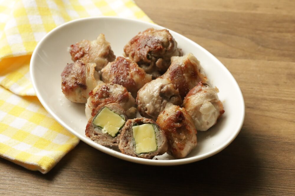 シソチーズ豚こまボール 「シソチーズ豚こまボール」はお弁当にもぴったり♪豚肉×チーズ×大葉の相性抜群レシピ。