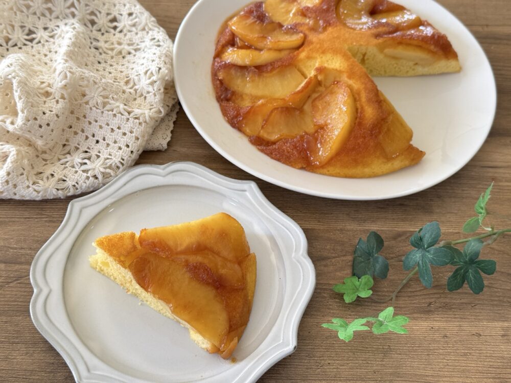 フライパンで簡単!タルトタタン風「りんごとキャラメルのパンケーキ」がギルティなおいしさ 1 フライパンで簡単!タルトタタン風「りんごとキャラメルのパンケーキ」がギルティなおいしさ フライパンでタルトタタン風 フライパンで簡単!タルトタタン風「りんごとキャラメルのパンケーキ」がギルティなおいしさ