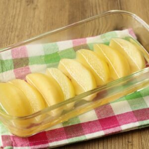 今すぐ作ってみたくなる、レンジで簡単「りんごのコンポート」！《材料シンプル3つだけ》