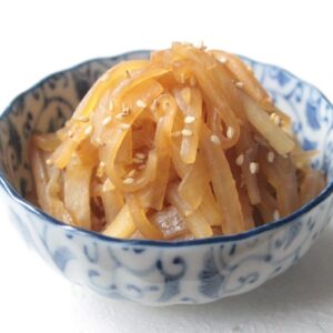 大根ひとつで作れる副菜!簡単10分・調味料3つ「大根のきんぴら」の作り方。お弁当にも◎