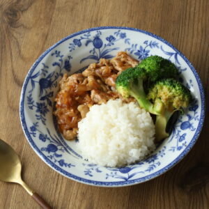 栄養もボリュームも満点！玉ねぎの甘みと旨みが詰まった「豚こまブロッコリーのシャリアピンソース」